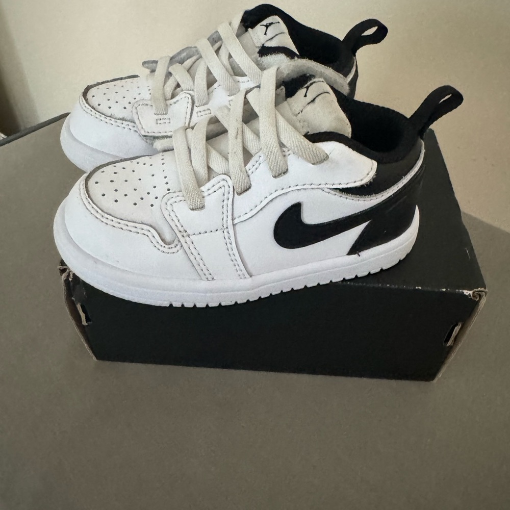 Nike Jordan 1 Low White and Black Sneakers